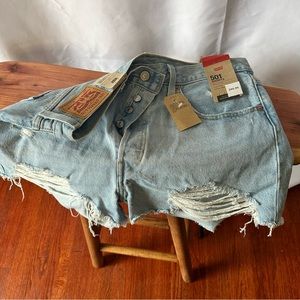 New w tags Levi 501 denim shorts